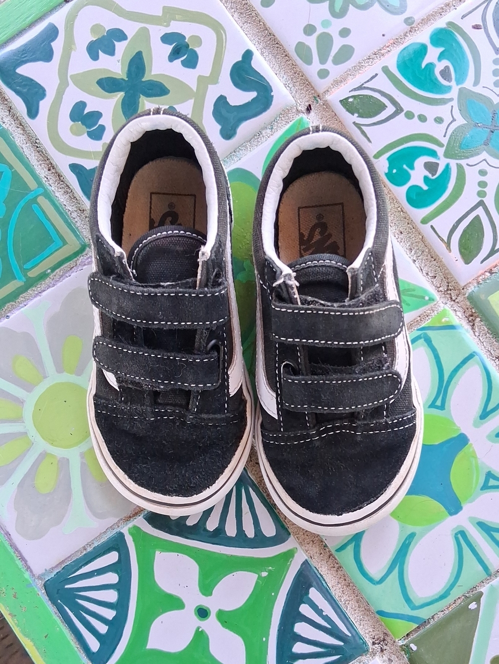 Vans Kids Classic Black & White Old Skool Velcro Sneakers, Size 8T